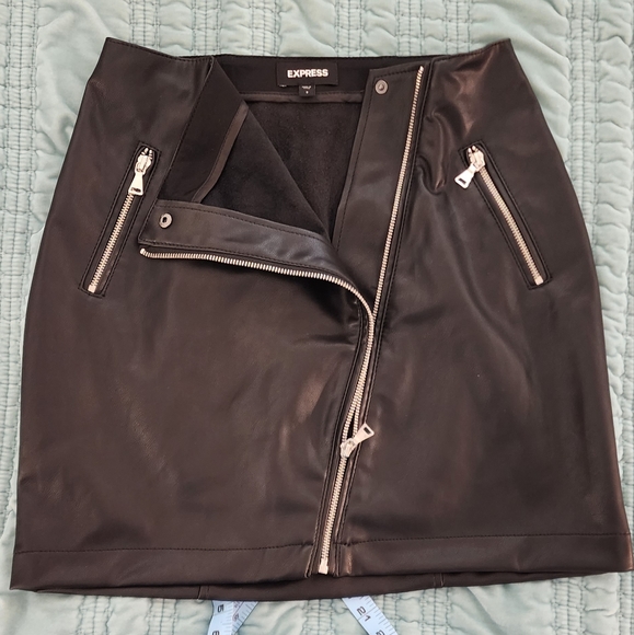 Express Faux Leather Mini Wrap Skirt Size 8 NWOT - Picture 7 of 7